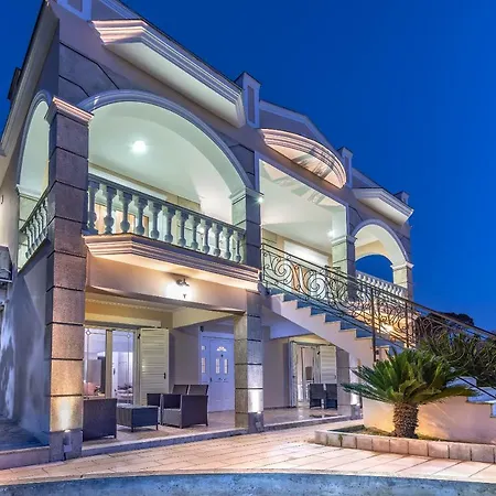 شقة Sapfo